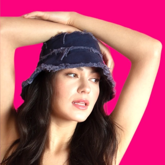 Jocelyn The Bondi Canvas Frayed Navy Blue Beach Casual Bucket Hat One Size NWT - Picture 2 of 7